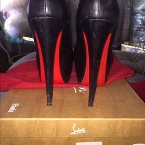AUTHENTIC!!! Size 41 Christian louboutins 🔥👠😍😍
